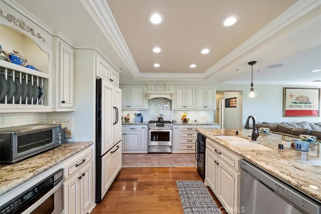 7844 Eastgate Court, Riverside, California 92506 home-pic-23